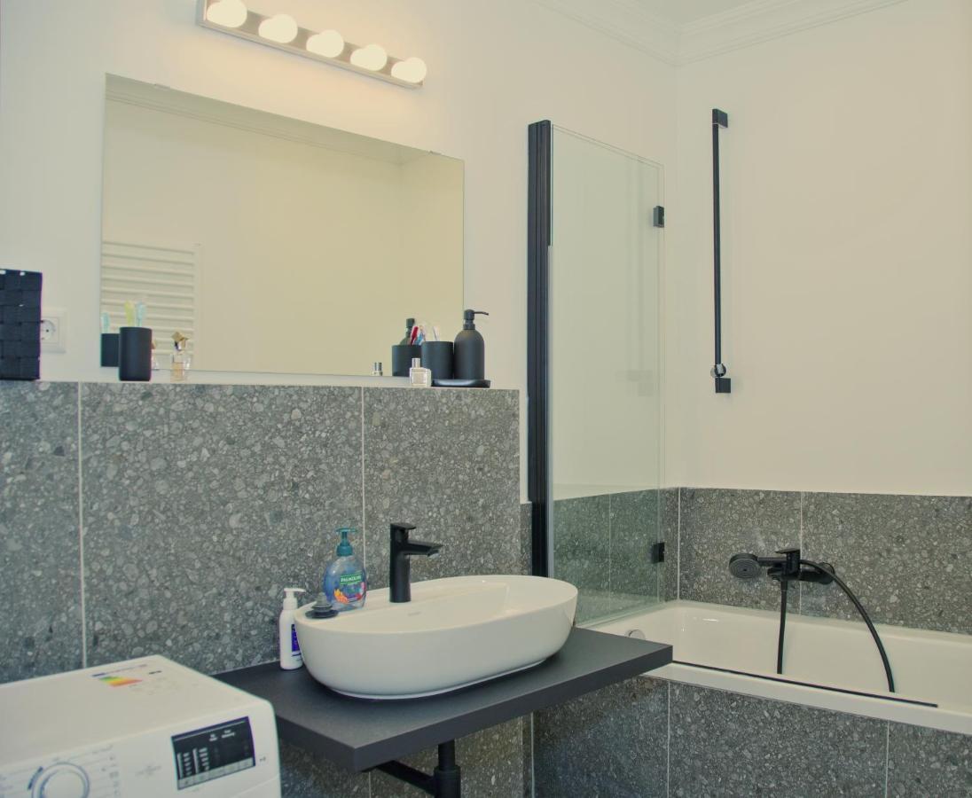 Pink Lotus Apartment Wien Ngoại thất bức ảnh
